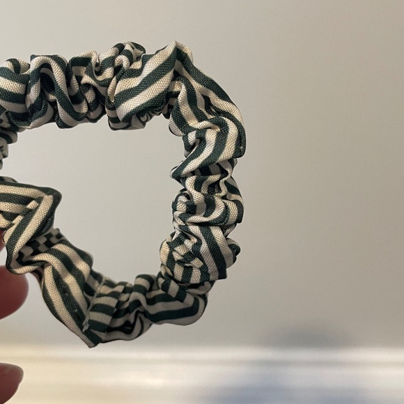 5 for $20: American Eagle skinny scrunchies - Picture 7 of 8